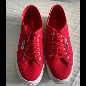 Suprerga red shoes. Size 40.